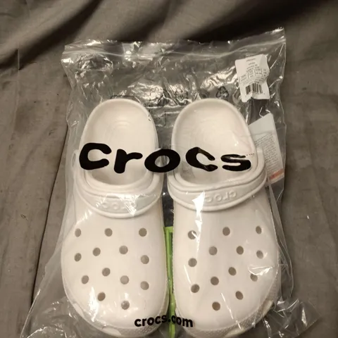 CROCS CLASSIC WHITE ROOMY FIT CLOGS – UNISEX, EU 39-40 (UK 6-7)