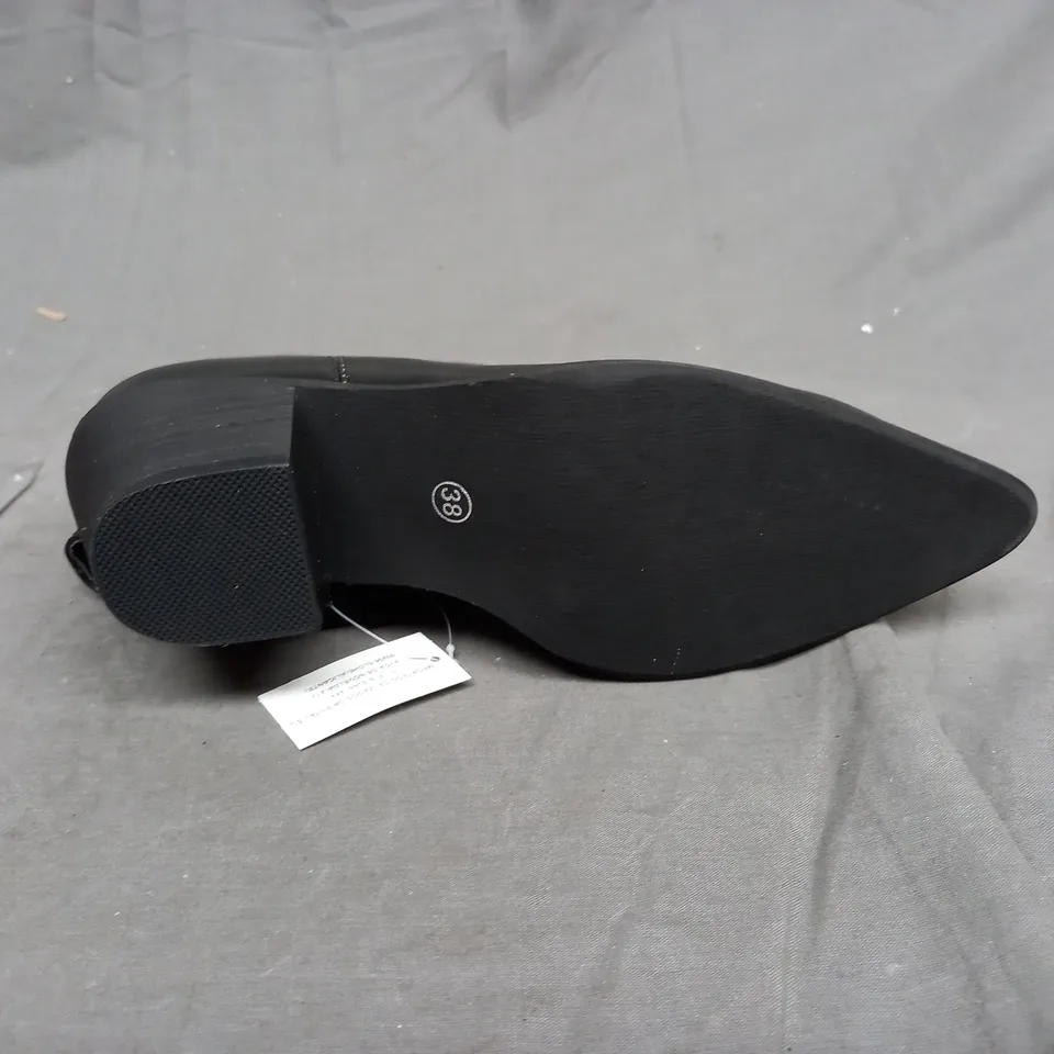 A BOX OF A PAIR OF FLIN SHOES/HEELS IN BLACK