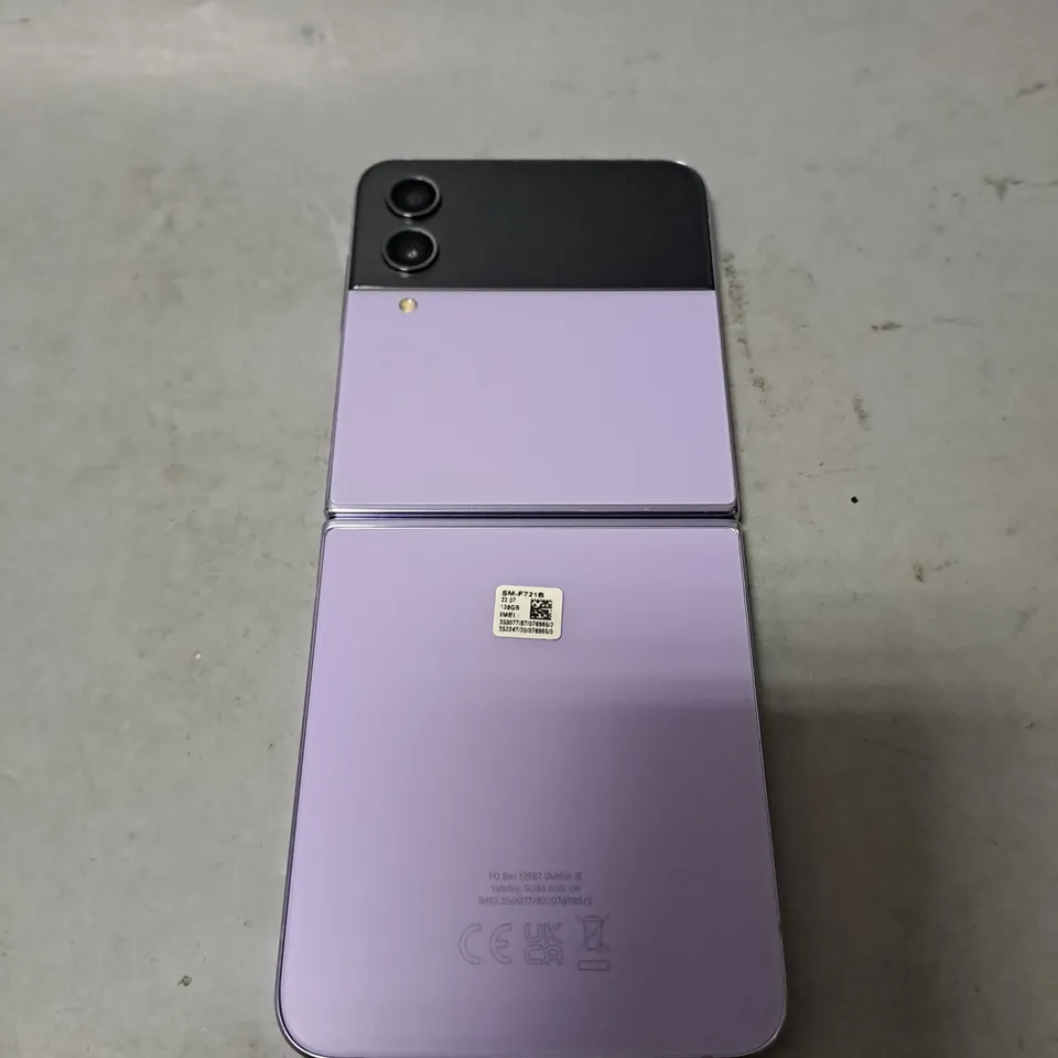 SAMSUNG GALAXY Z FLIP 4 SMARTPHONE IN PURPLE