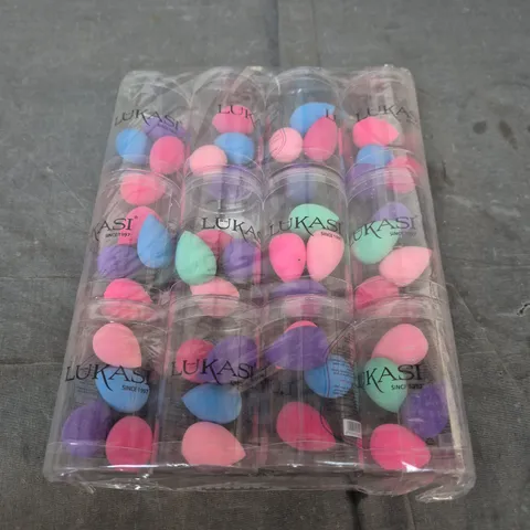 BOX OF 15 ASSORTED MAAKEUP BRUSHES