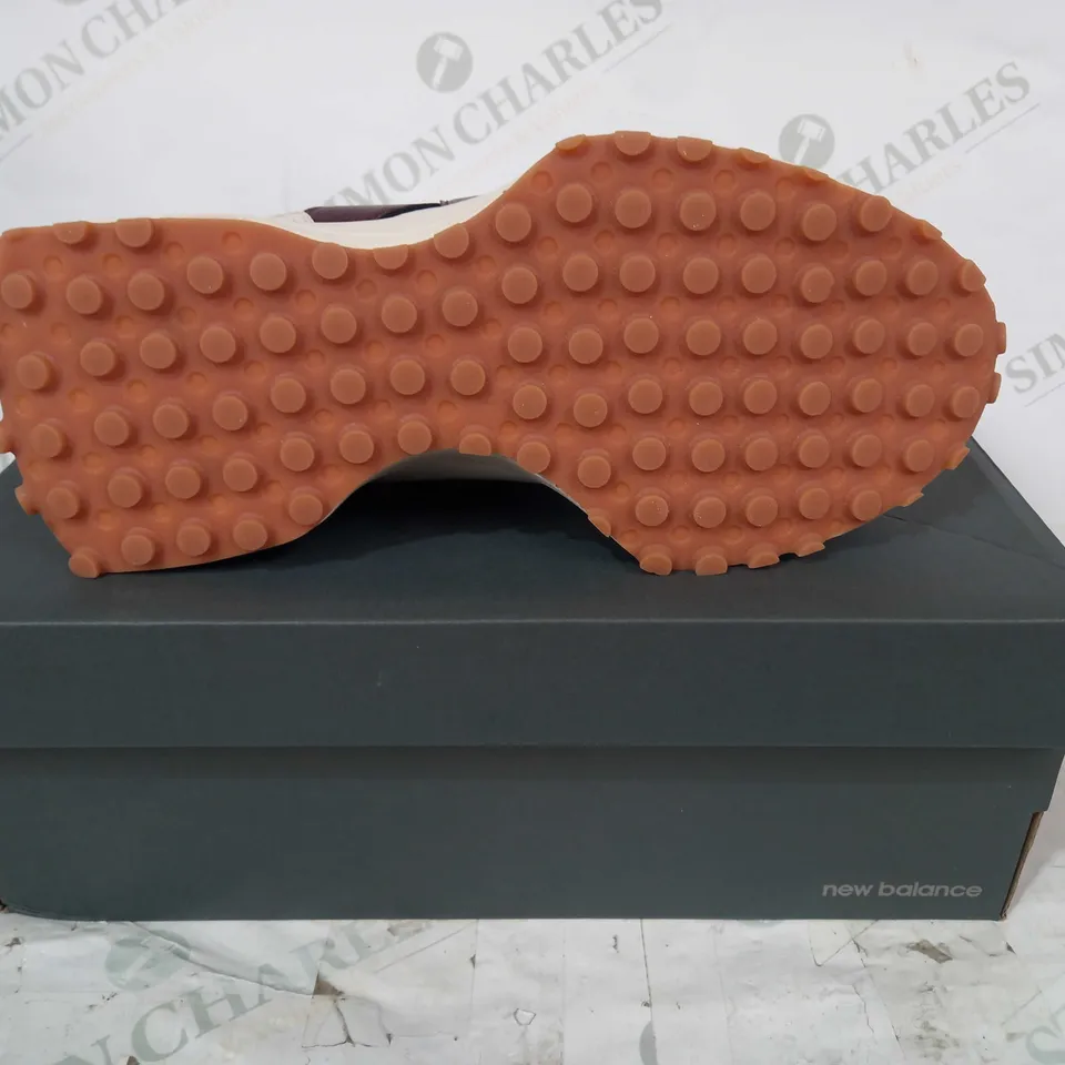 BOXED PAIR OF NEW BALANCE SHOES IN WHITE/BROWN UK SIZE 6.5