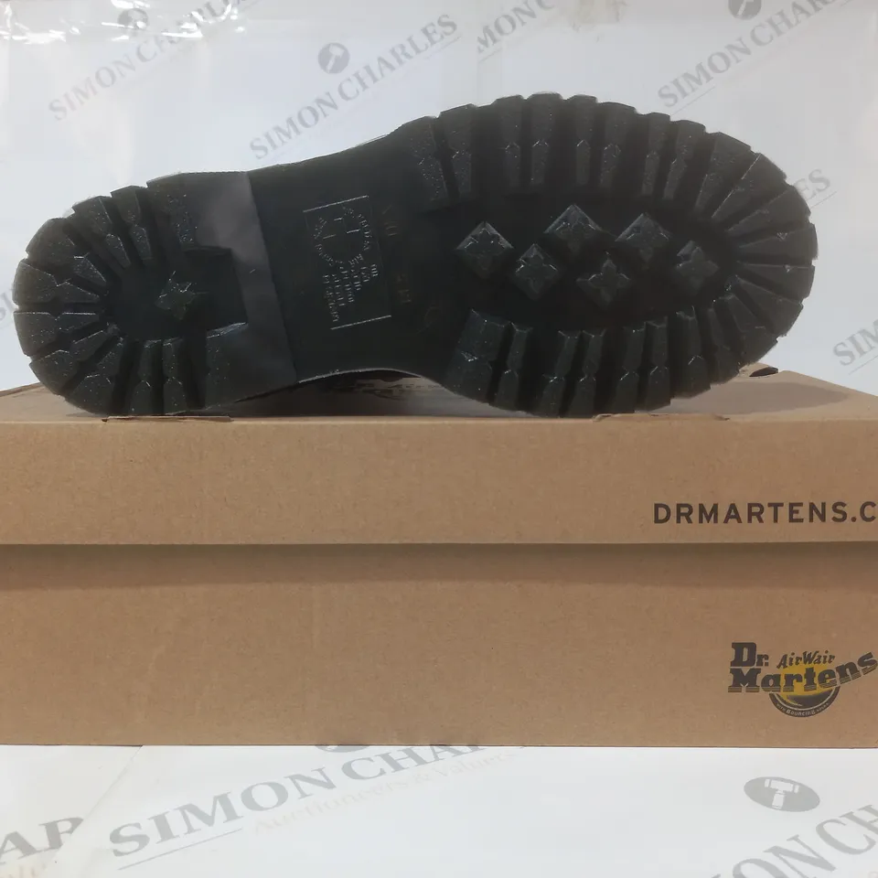 BOXED PAIR OF DR MARTENS JADON HI LTT MAX BOOTS IN BLACK UK SIZE 7