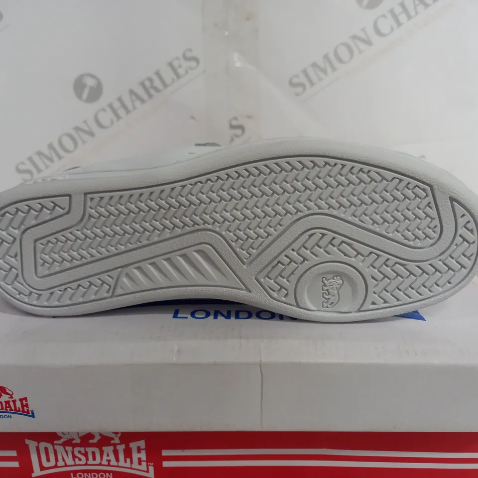 BOXED LONSDALE LEYTON VELCRO IN WHITE - SIZE 6 