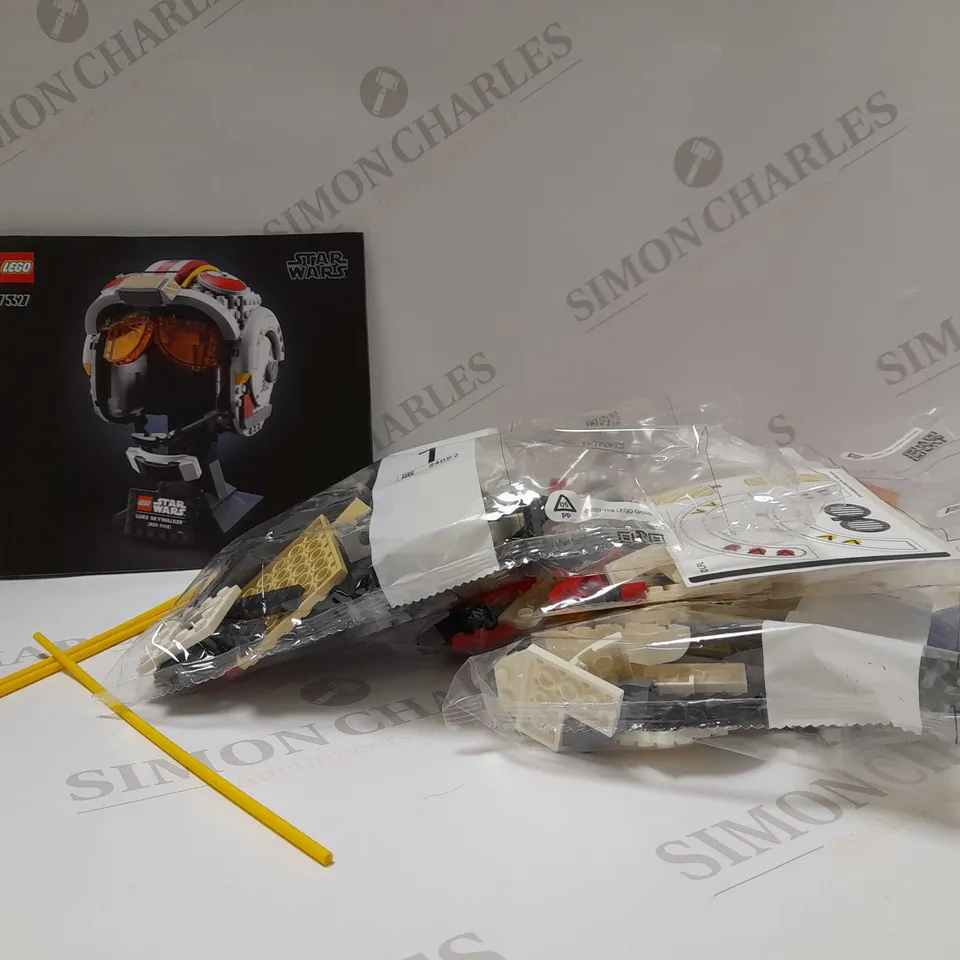 LEGO STAR WARS LUKE SKYWALKER RED 5 HELMET SET 75327 RRP £54.99