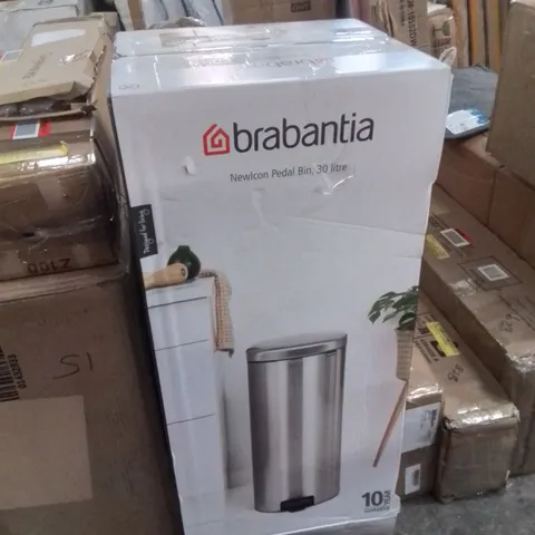 BOXED BRABANTIA SIZE B IRONING BOARD WITH SOLID STEAM UNIT HOLDER