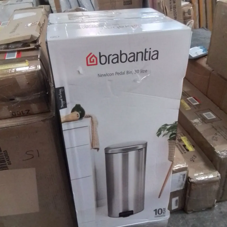 BOXED BRABANTIA SIZE B IRONING BOARD WITH SOLID STEAM UNIT HOLDER