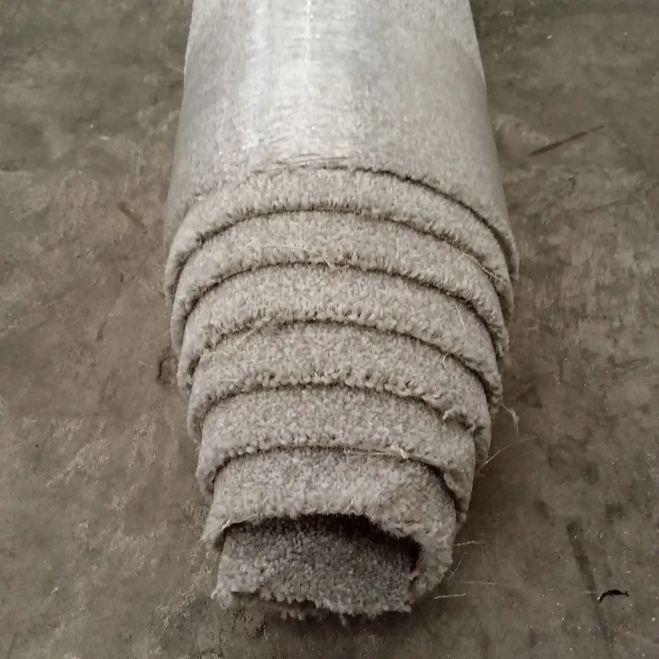 ROLL OF QUALITY HILLSIDE 140 BRUME CARPET // APPROX SIZE; 1.65 x 4m