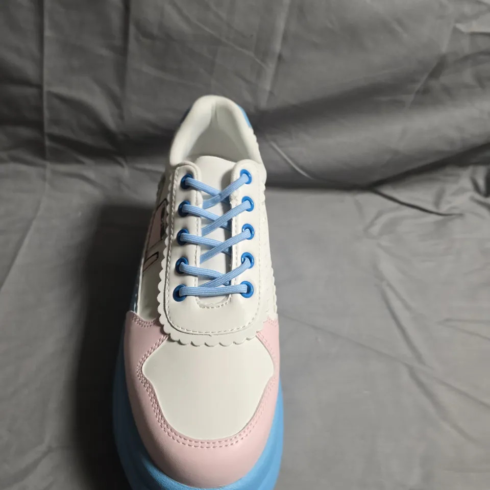 UNBOXED PAIR OF KOI BEANS SAYS HI PLATFORM SHOES - UK SIZE 40