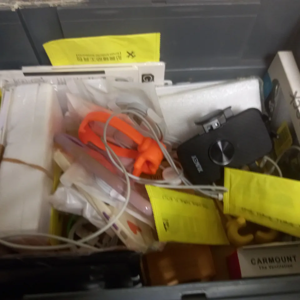 LOT OF ASSORTED MOBILE PHONE ACCESSORIES TO INCLUDE BELKIN CHARGE ADAPTER, VARIOUS PHONE CASES AND STANDS