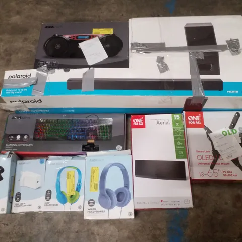PALLET CONTAINING ASSORTED ELECTRICAL PRODUCTS INCLUDING POLAROID SOUNDBAR, CD BOOMBOX, GAMING KEYBOARD, UNIVERSAL TV WALL MOUNT & HEADPHONES