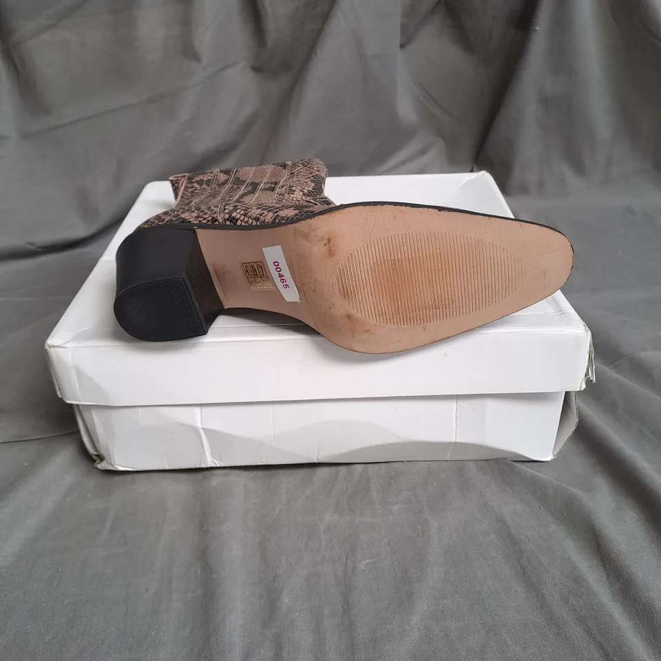 BOXED PAIR OF FARES ANKLE BOOTS IN SNAKE TAUPE SIZE 6.5