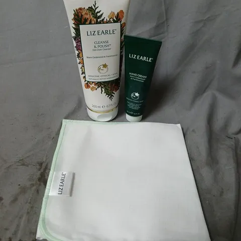 LIZ EARLE WARM CEDARWOOD & FRANKINCENSE DUO WITH CLOTH