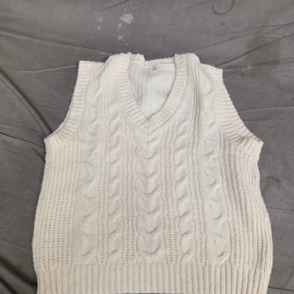URBAN OUTFITTERS CREAM CABLE-KNIT SLEEVELESS VEST – SIZE S-P