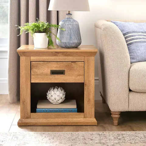 BRAND NEW BOXED CLIFTON WALNUT-EFFECT LAMP TABLE (1 BOX)
