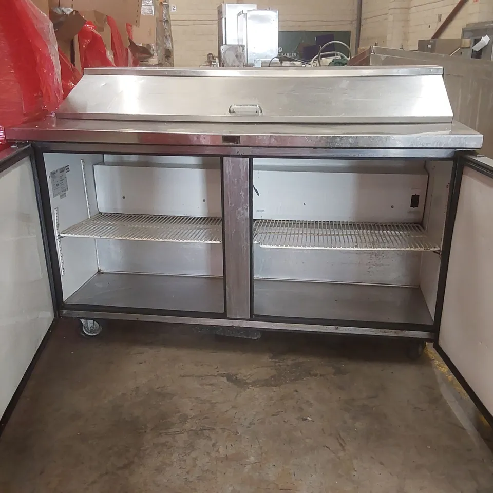 TRUE COMMERCIAL 2 DOOR BENCH SALADETTE