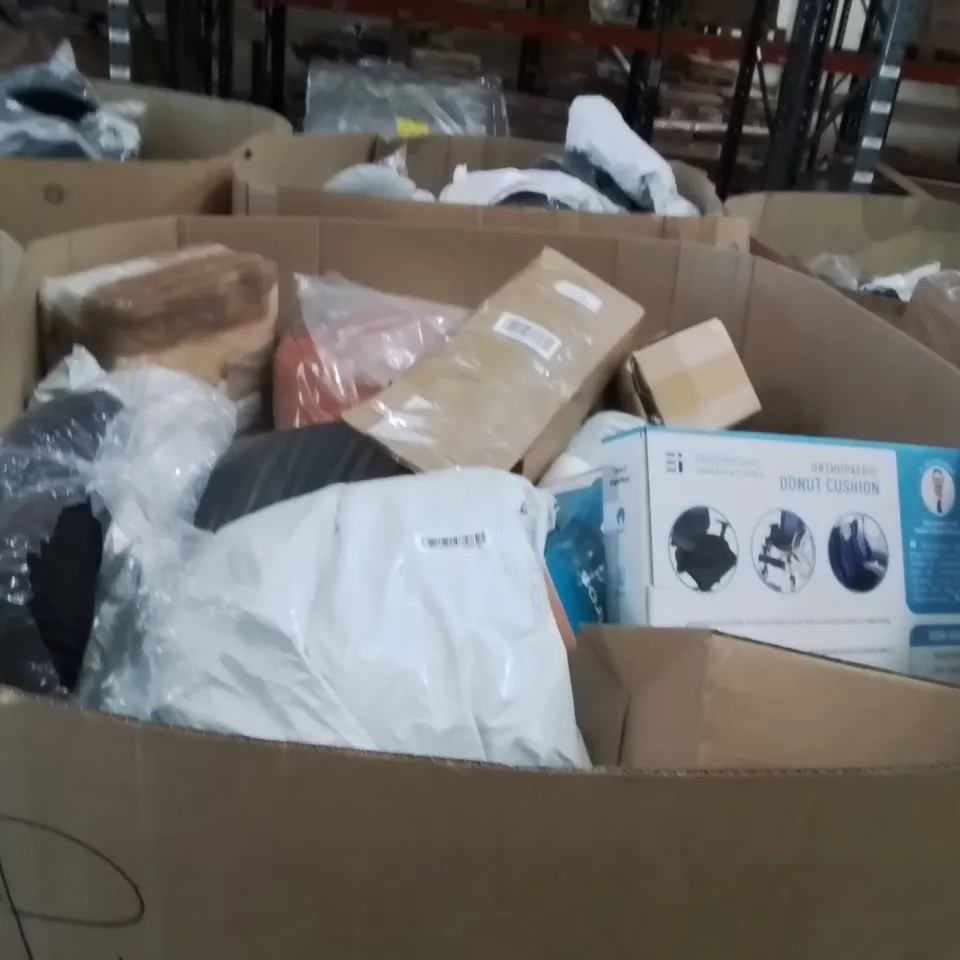 PALLET TO CONTAIN A LARGE QUANTITY OF PILLOWS