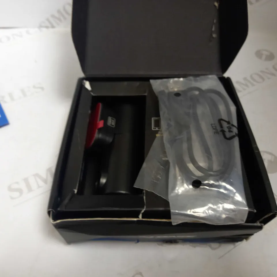 300W DASH CAM & 8GB SD CARD