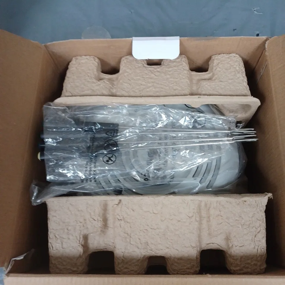 BOXED PROGRESS SWISS FONDUE SET 