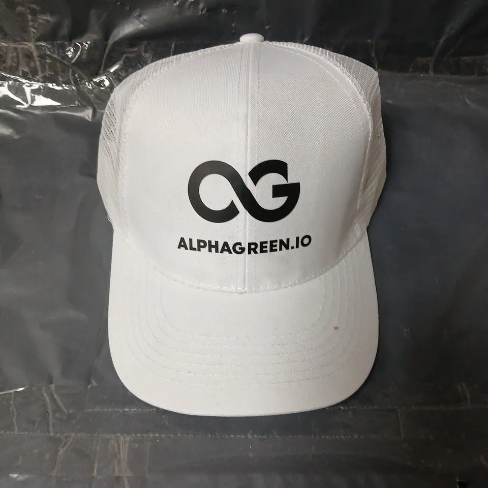 APPROXIMATELY 10 ALPHAGREEN.IO WHITE BASEBALL CAP WITH LOGO