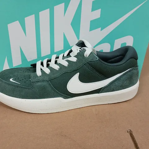 BOXED PAIR OF NIKE SB FORCE 58 TRAINERS IN VINTAGE GREEN - UK 8