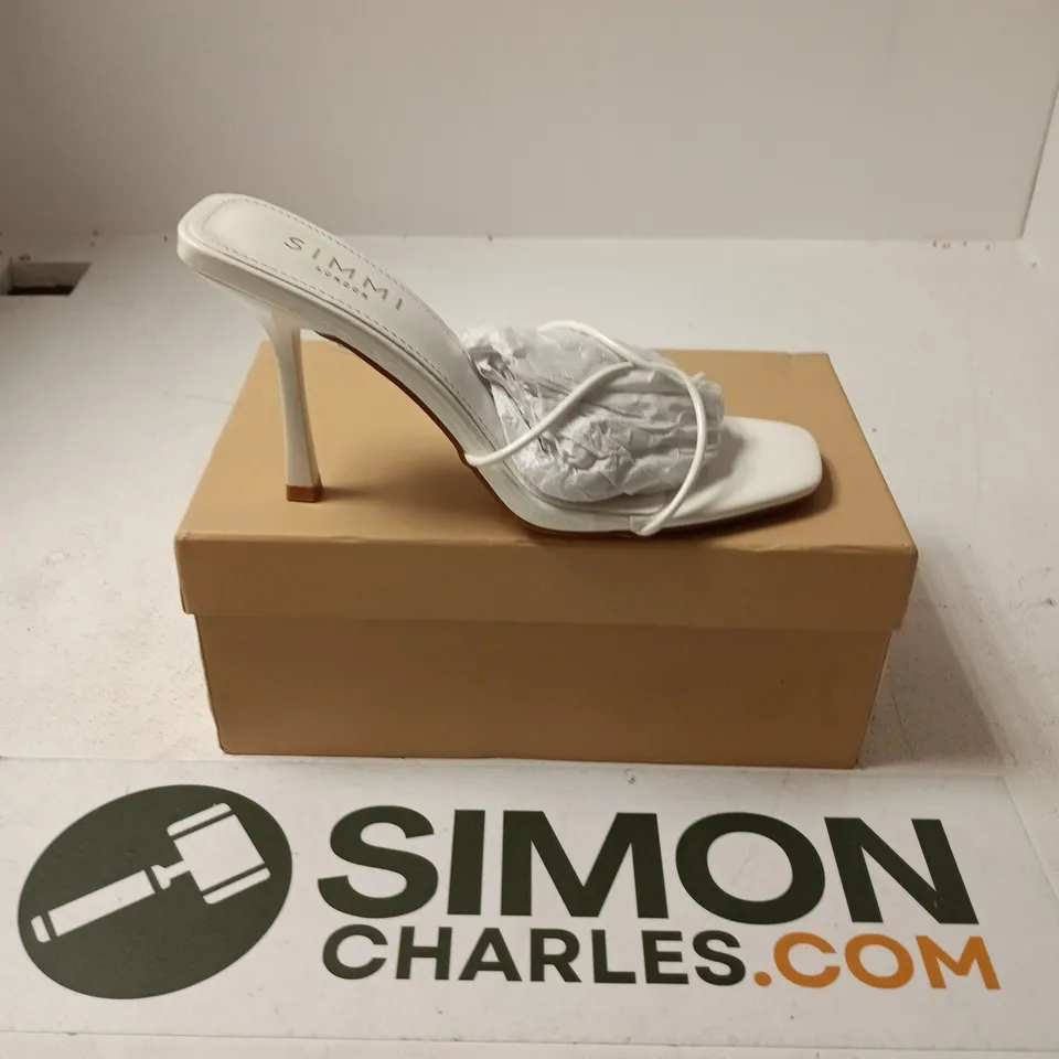 BOXED PAIR OF SIMMI LONDON SIBELE HEELS IN WHITE - SIZE 5