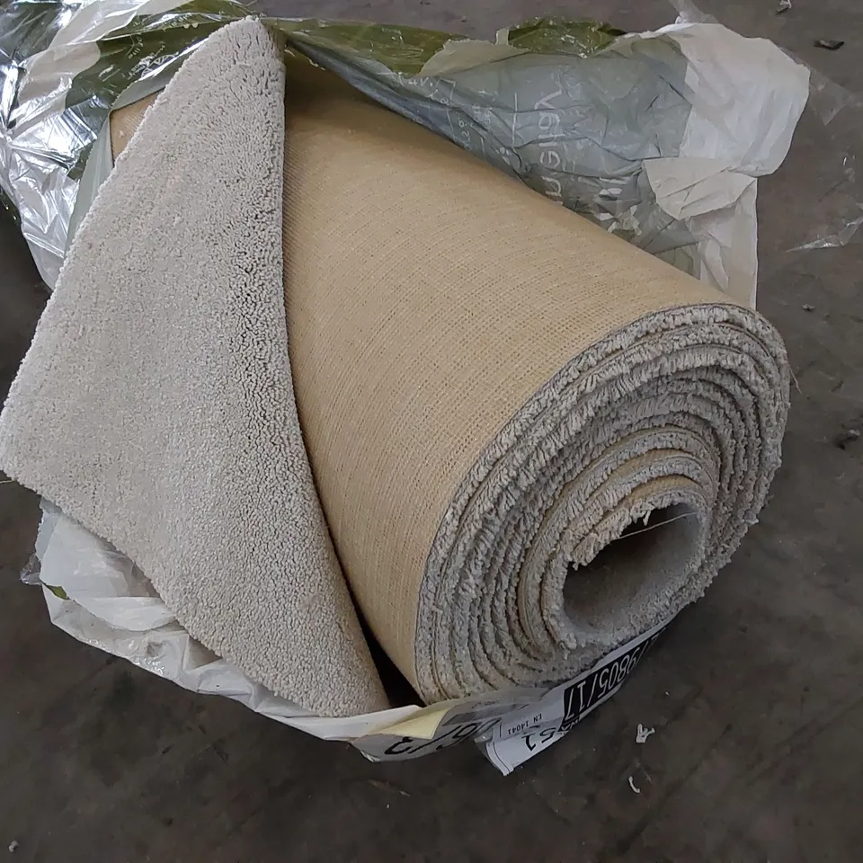 ROLL OF QUALITY FIRST IMPRESSIONS BLUSH CARPET // SIZE: APPROXIMATELY 5 X 6.2m