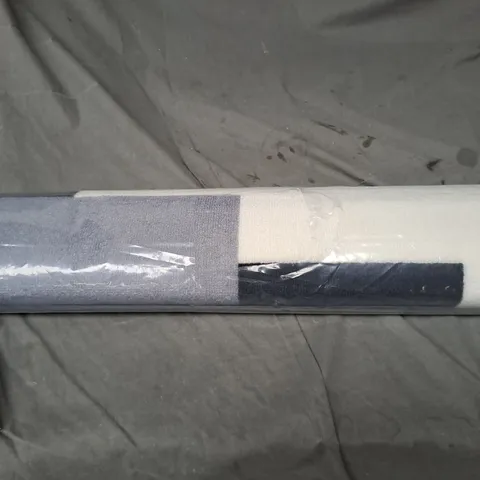 UNBRANDED CARPET RUNNER - SIZE UNSPECIFIED