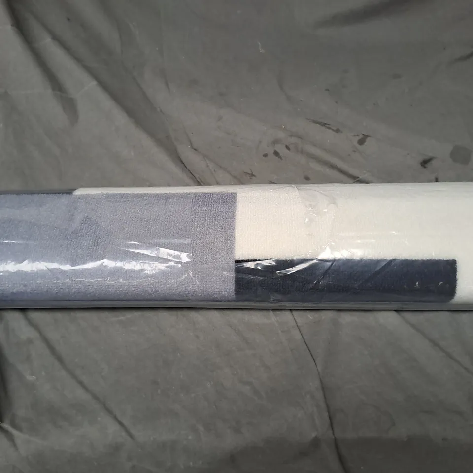 UNBRANDED CARPET RUNNER - SIZE UNSPECIFIED