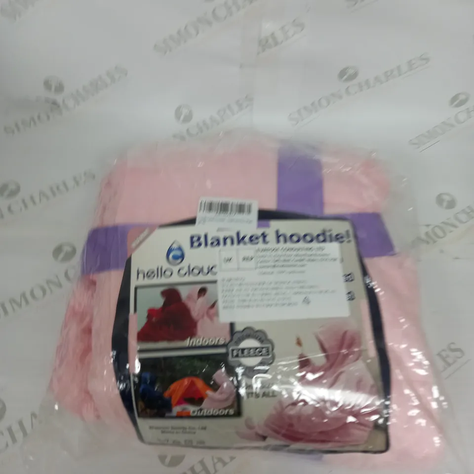BAGGED BLANKET HOODIE 