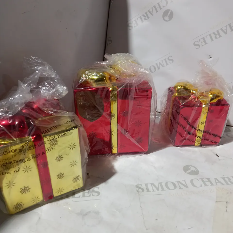 SANTA EXPRESS PRE-LIT SET OF GLASS PRESENTS IN RED AND GOLD 
