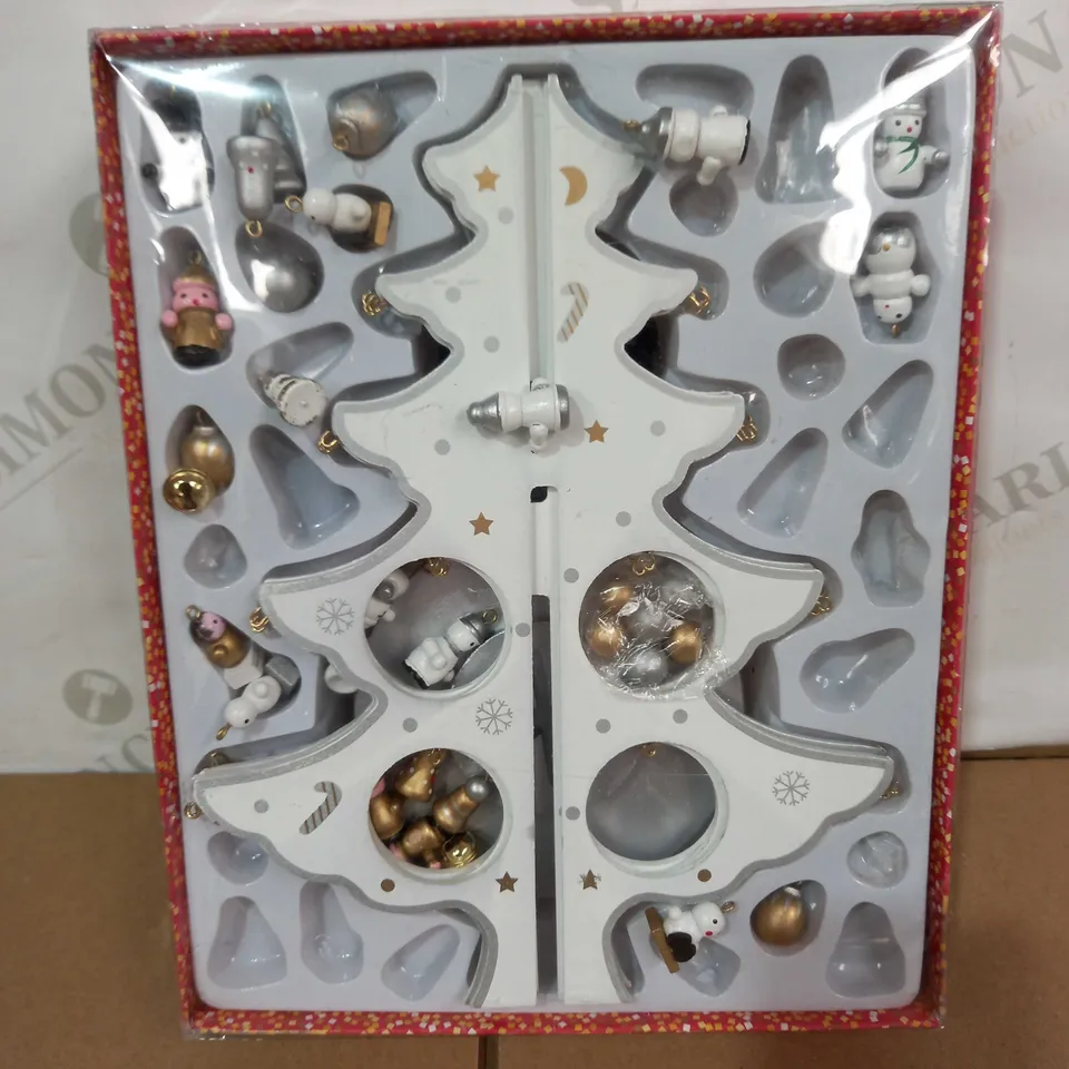 MUSICAL! SPINNING! DECOTREE - SILVER/WHITE