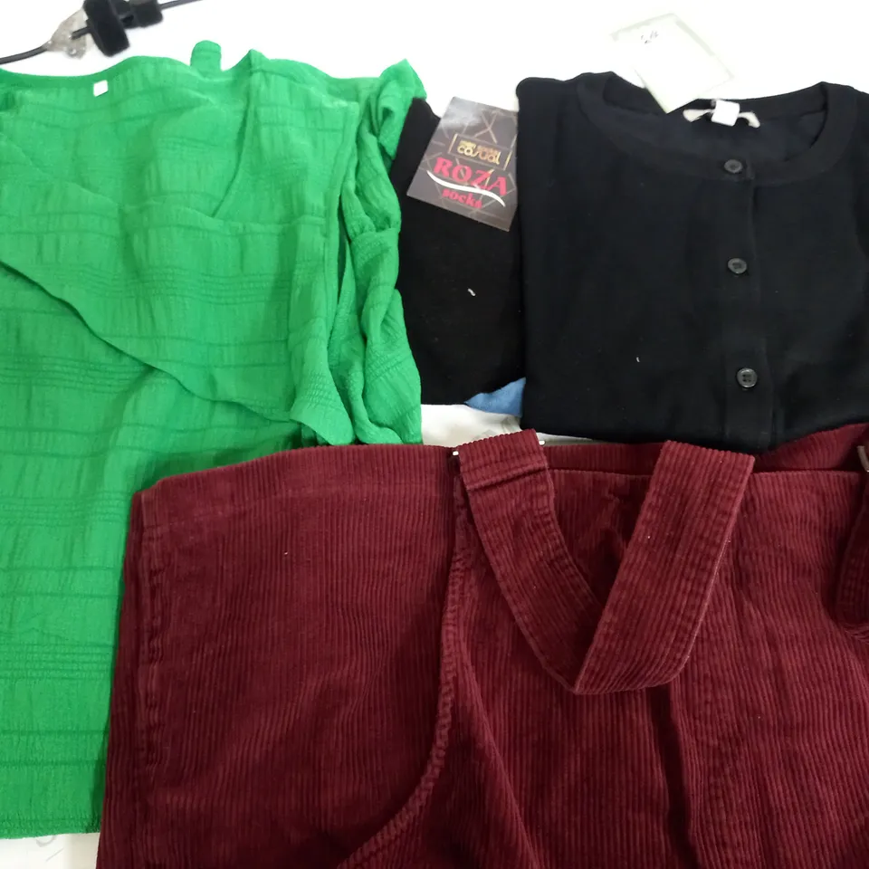 BOX OF APPROXIMATELY 25 ASSORTED CLOTHING ITEMS TO INCUDE - T-SHIRT , SOCKS , DRESS TOP - ETC