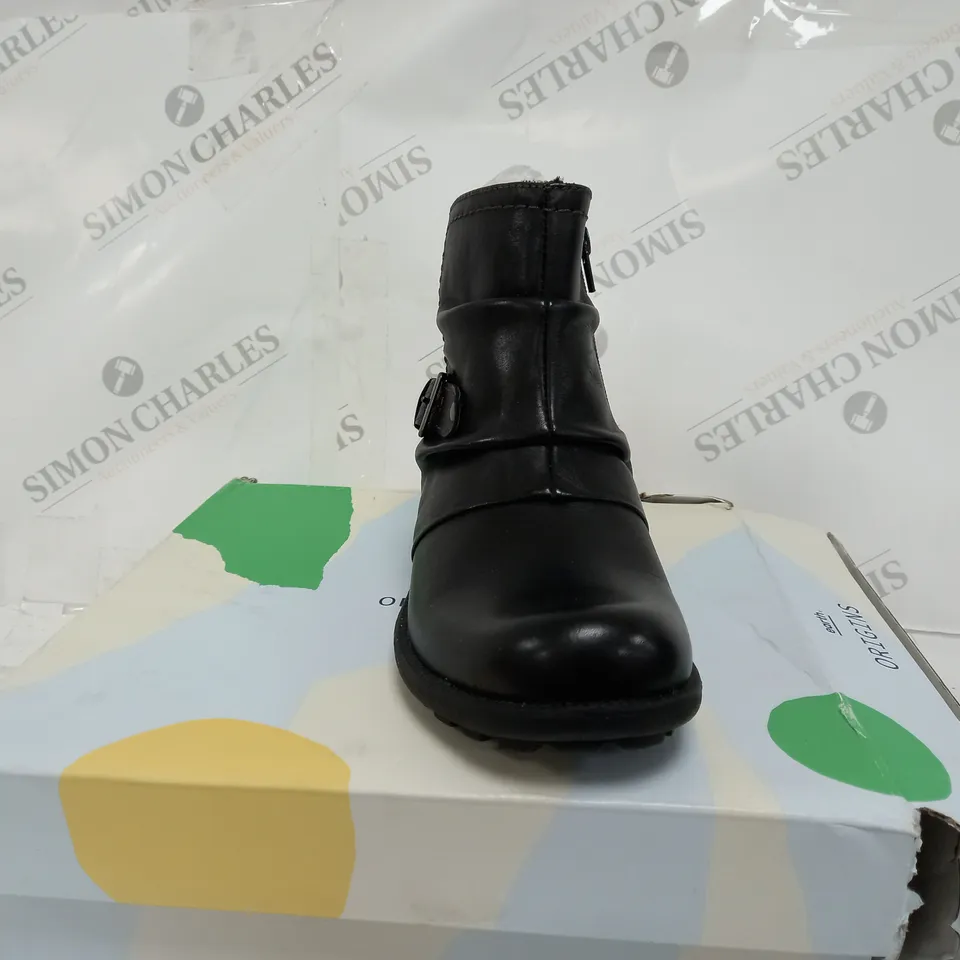 EARTH ORIGINS PHOENIX BOOT WITH BUCKLE SIZE 5