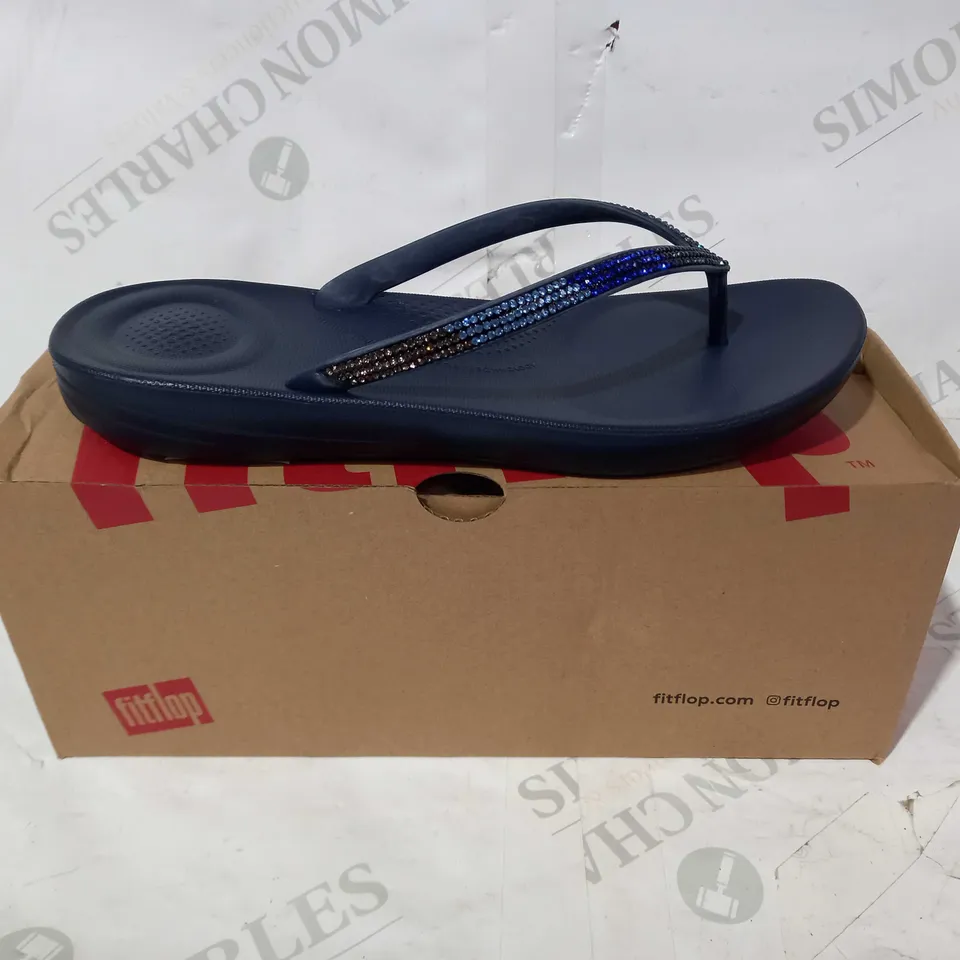 BOXED PAIR OF FITFLOP FLIP-FLOPS IN NAVY W. SPARKLE EFFECT UK SIZE 5