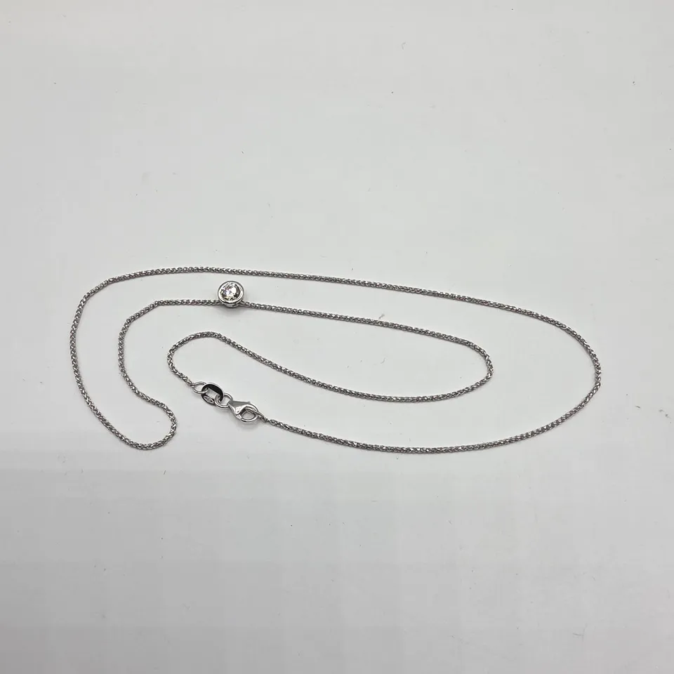 18CT WHITE GOLD SLIDER PENDANT ON CHAIN SET WITH NATURAL DIAMOND