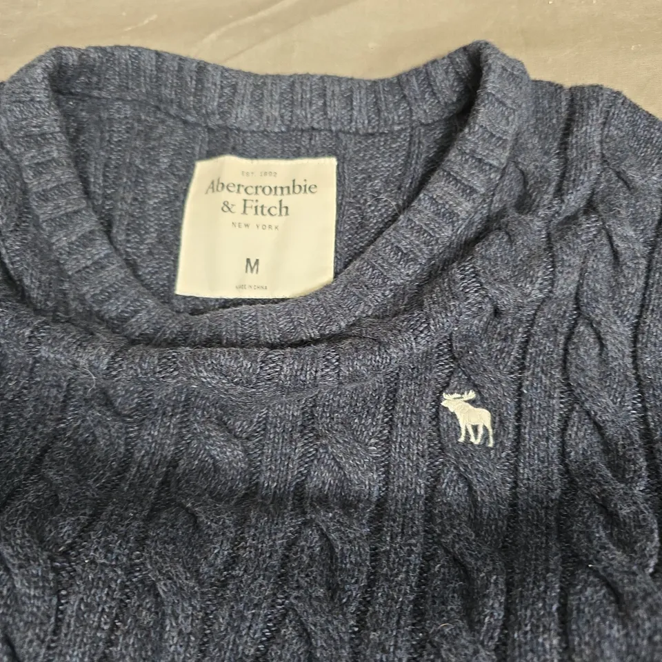 ABERCROMBIE & FITCH NAVY CABLE-KNIT SWEATER, SIZE M
