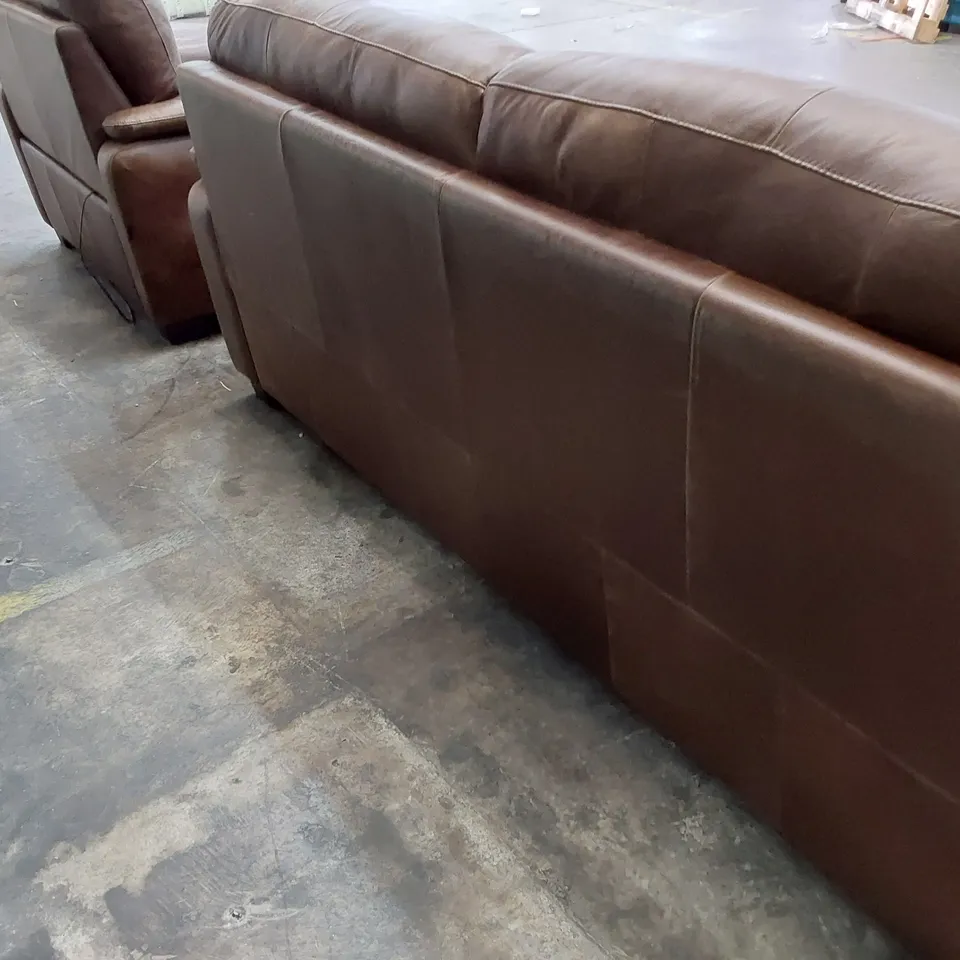 QUALITY ITALIAN DESIGNER LOUNGE SUITE, COMPRISING FIXED THREE SEATER SOFA & POWER RECLINING EASY CHAIR DISTRESSED CHESTNUT LEATHER 