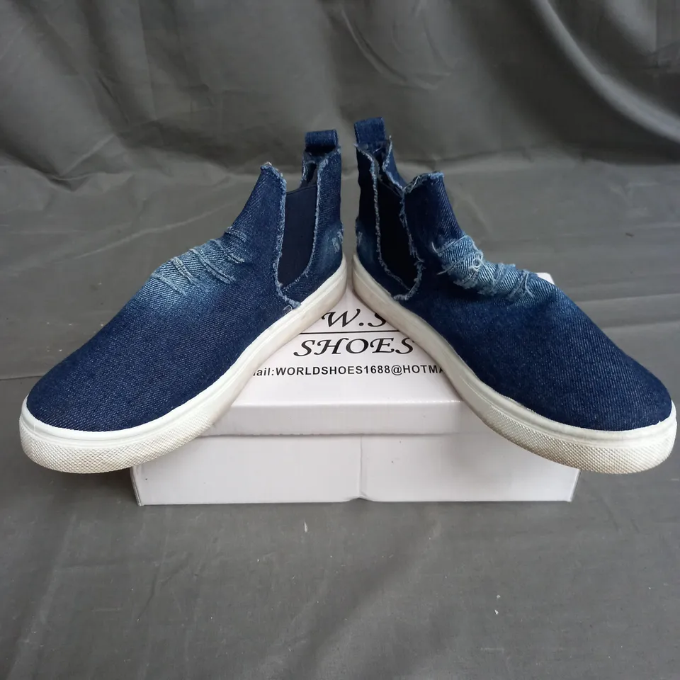 BOX OF 10 PAIRS OF WS SHOES SLIP ON SHOE IN BLUE DENIM - VARIOUS SIZES
