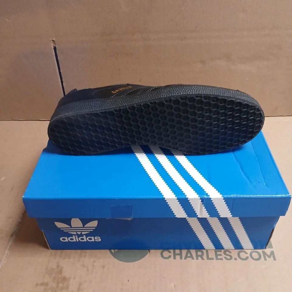 ADIDAS BLACK GAZELLE TRAINERS BOXED SIZE 5
