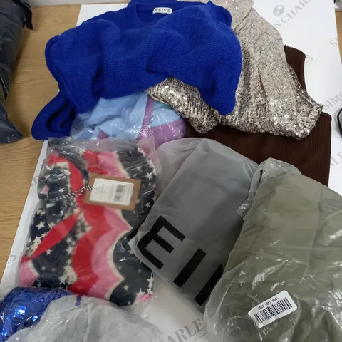 APPROXIMATELY 7 CLOTHING ITEMS INCLUDING DRESSES, TOPS, SHIRTS