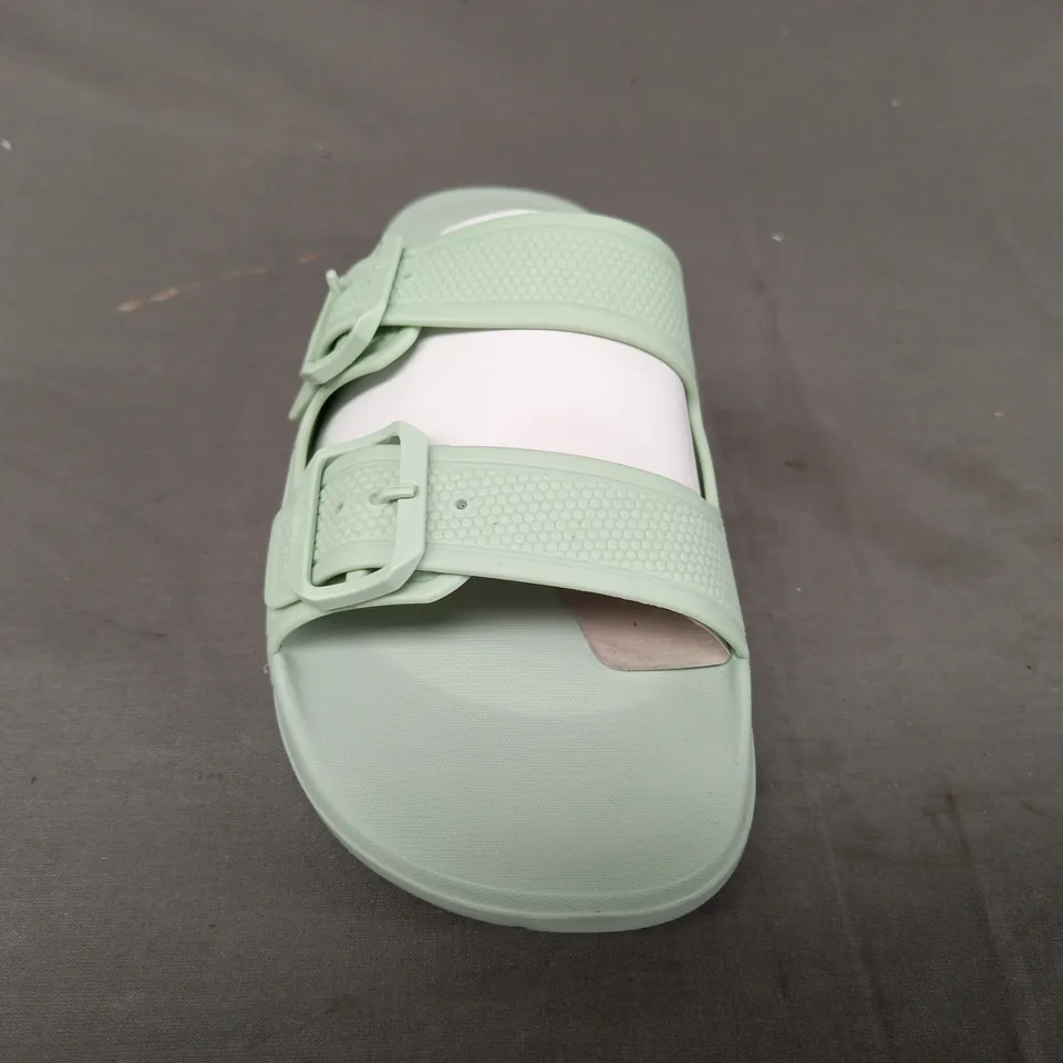 BOXED PAIR OF FITFLOP TWO-BAR BUCKLE SLIDERS IN SAGE BRUSH UK SIZE 6.5