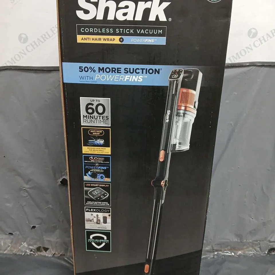 BOXED SHARK ANTI HAIR WRAP CORDLESS STICK VACUUM