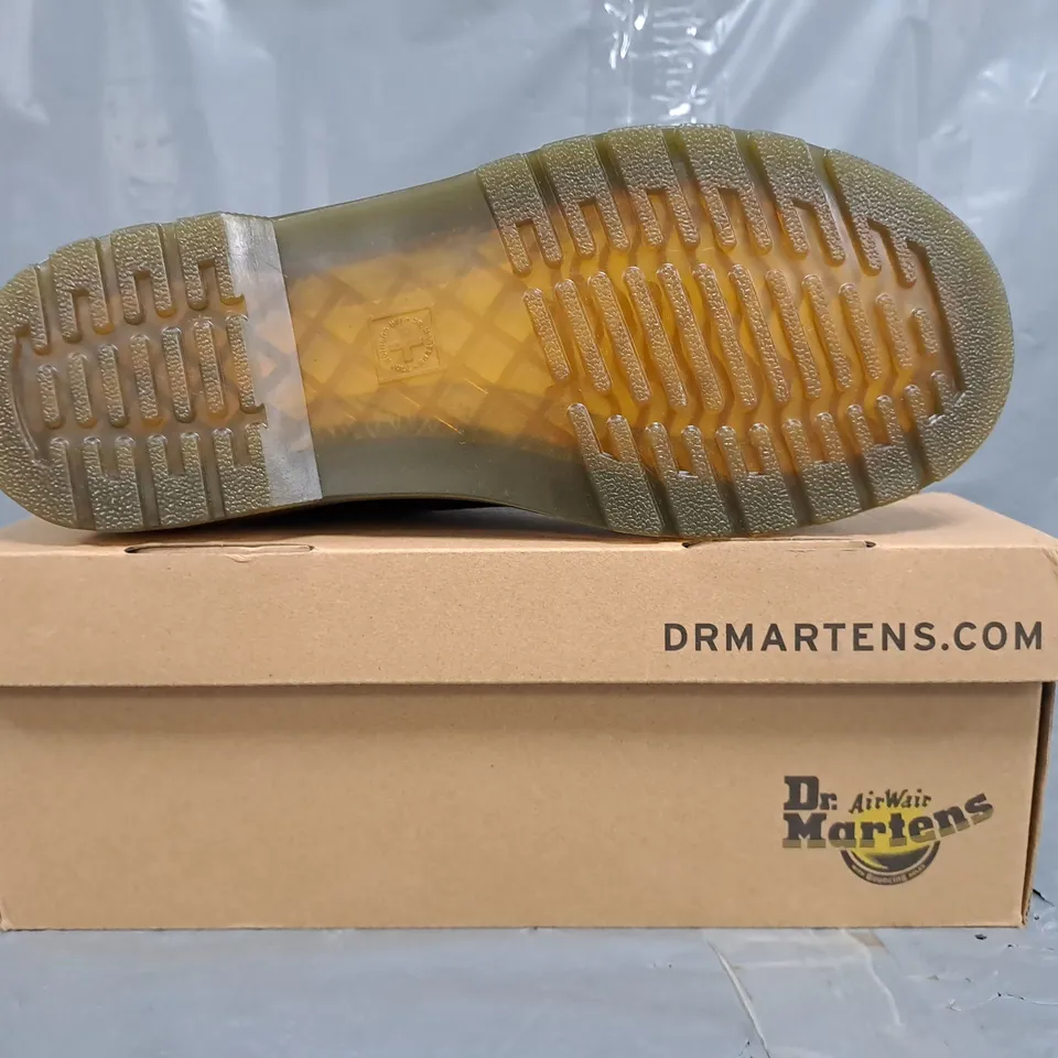BOXED PAIR OF DR MARTENS 8065 Y SHOES IN BLACKS SIZE UK 5.5