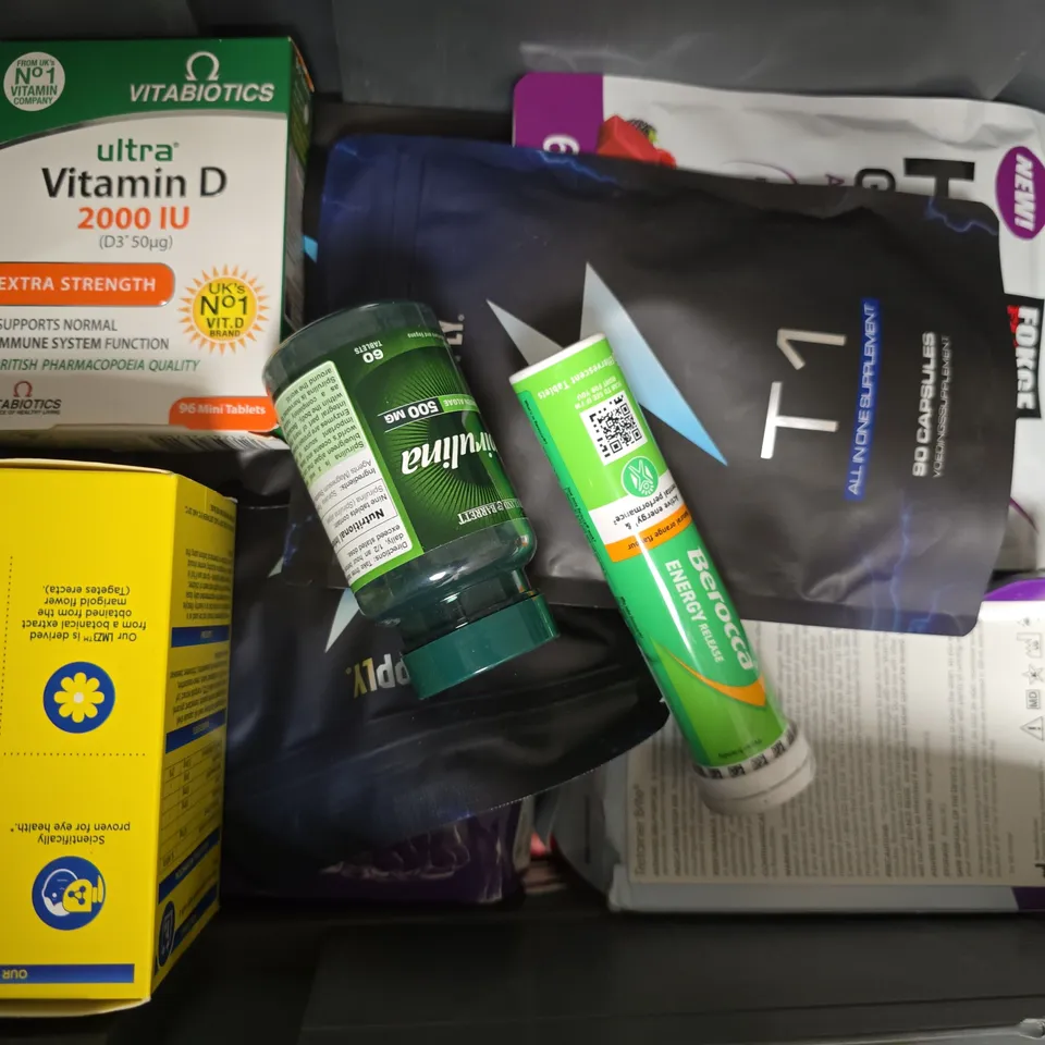 APPROXIMATELY 15 ASSORTED VITAMIN/HEALTH AID PRODUCTS TO INCLUDE ZAPPLY ALL IN ONE SUPPLEMENT, HAIR GROWTH ACCELERATOR, CARLYTE MELATONIN GUMMIES, ETC - COLLECTION ONLY