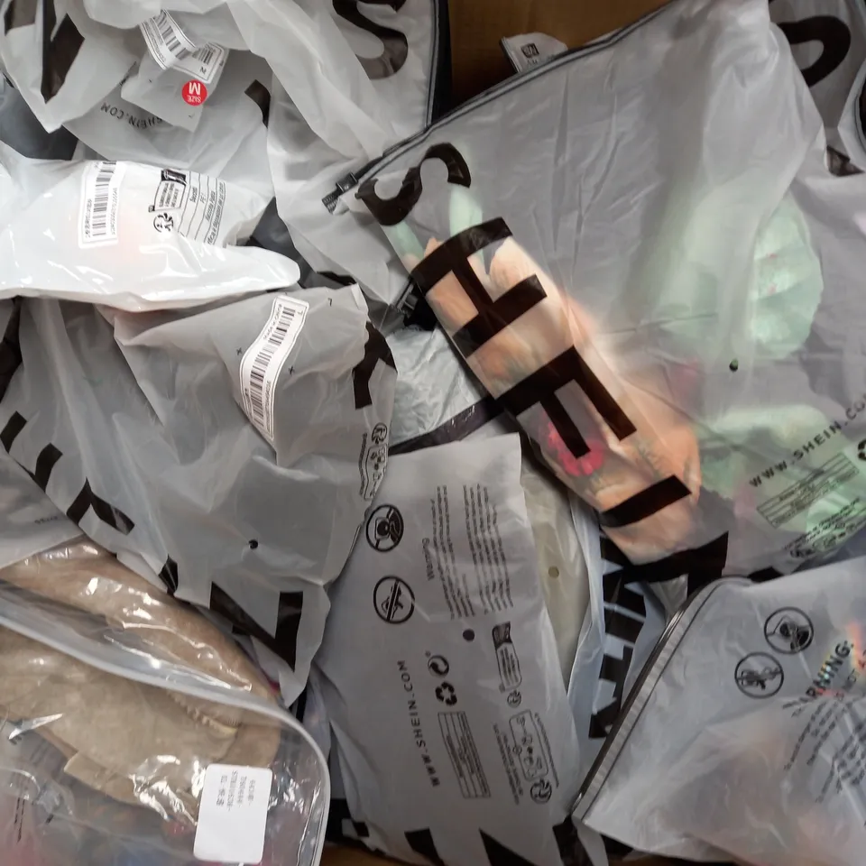 BOX OF APPROXIMATELY 25 ASSORTED CLOTHING ITEMS TO INCLUDE - PANTS , DRESS , BANDANA ETC