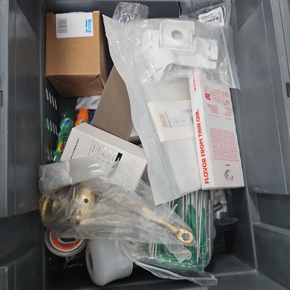BOX OF ASSORTED HOME AND ACCESSORIES ITEMS TO INCLUDE - COW LAMP - GEAR NOB - UV LAMP 