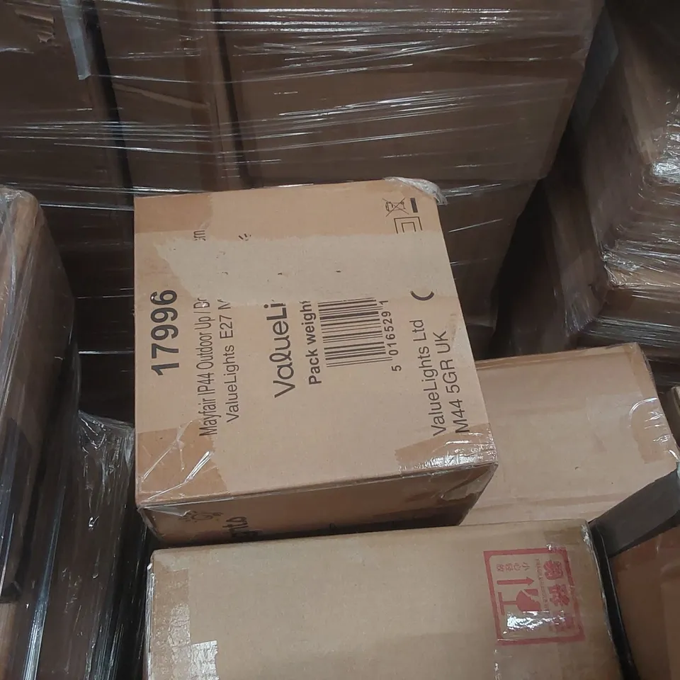 PALLET CONTAINING A LARGE QUANTITY OF ASSORTED LIGHTING PRODUCTS