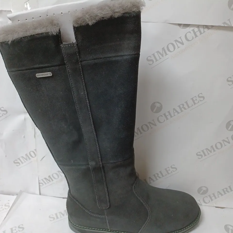 EMU ALL WEATHER WATERPROOF COLL SUEDE SHEEPSKIN MOONTA HIGH BOOT - SIZE 7