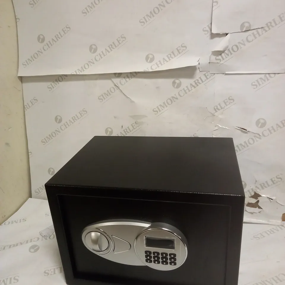 AMAZON BASICS SECURITY SAFE 