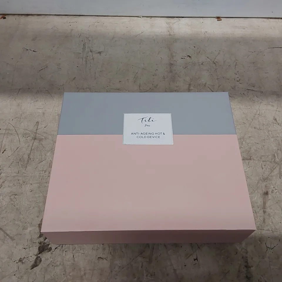 BOXED TILI PRO LED ANTI-AGEING HOT & COLD FACIAL TONING DEVICE (1 BOX)